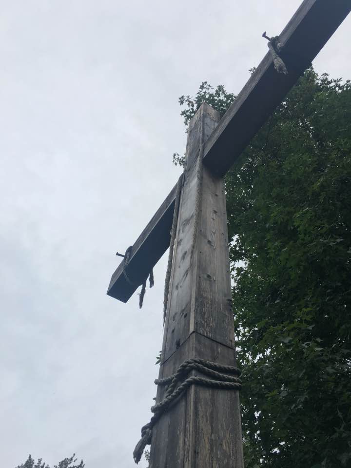 Outdoor cross