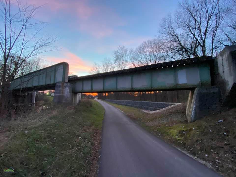 image of Kenmore Towpath at dawn with morning sunrise