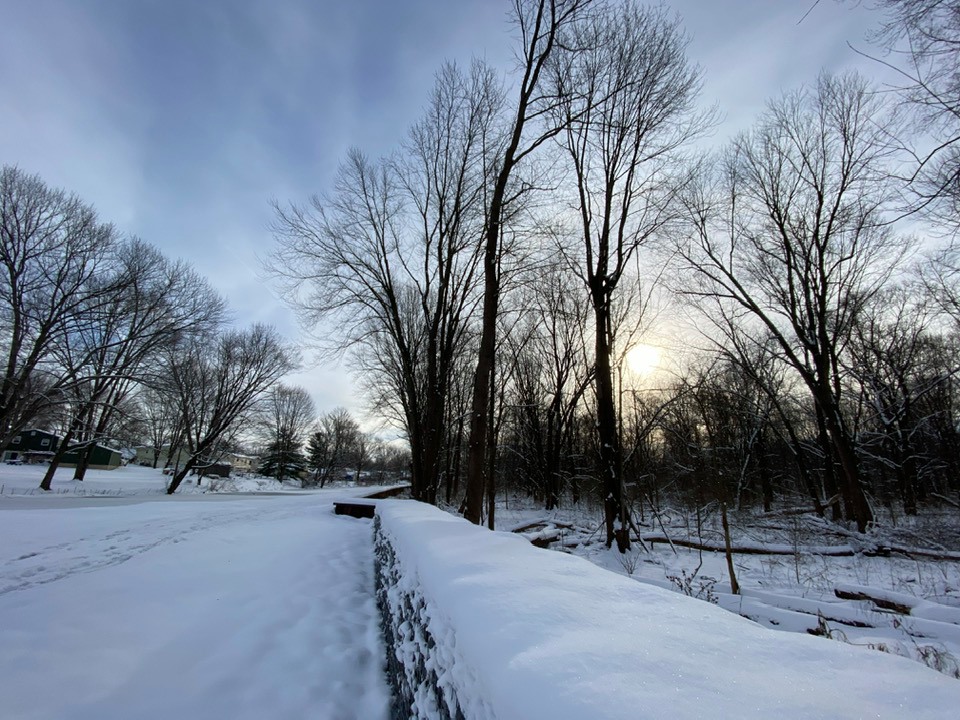 Running on the trail in snow